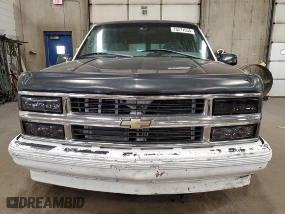 1998 Chevrolet Suburban with VIN 1GNEC16R3WJ314003, listed as a Copart auction lot 78271654 with 283,661 mi miles and Clean Title. Bid and sale history available at carsss.com. Image 5.