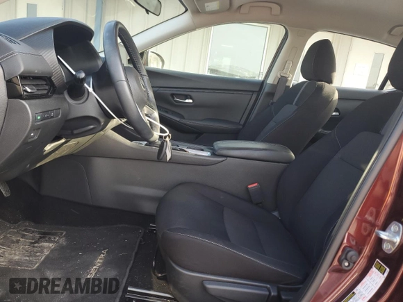 2023 Nissan Sentra SV z VIN 3N1AB8CV6PY261611, wystawiony jako Copart lot #56584035 z przebiegiem 16 632 mil mil oraz Szkoda całkowita • Salvage title. Historia ofert i sprzedaży dostępna na DreamBid. Obrazek 7.