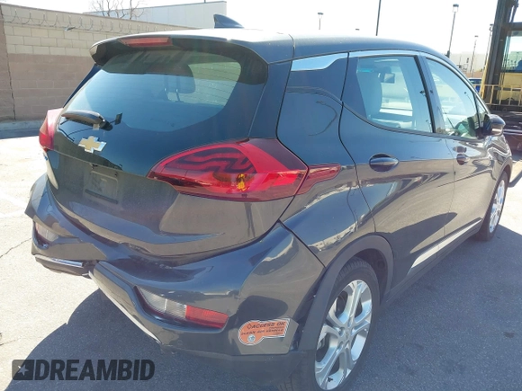 2020 Chevrolet Bolt EV LT z VIN 1G1FY6S05L4135290, wystawiony jako IAAI lot #41598059 z przebiegiem 46 938 mil mil oraz . Historia ofert i sprzedaży dostępna na DreamBid. Obrazek 4.