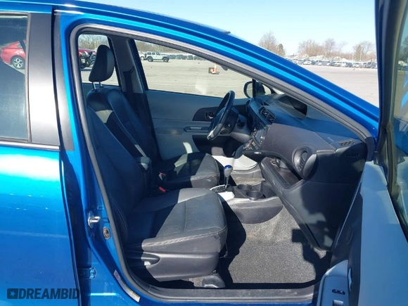 2013 Toyota Prius c One with VIN JTDKDTB32D1055135, listed as a IAAI auction lot 41889844 with 98,220 mi miles. Bid and sale history available at carsss.com. Image 5.