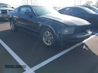 2005 Ford Mustang Deluxe with VIN 1ZVFT80N355138408, listed as a IAAI auction lot 41907457 with 198,993 mi miles. Bid and sale history available at carsss.com. Image 1.
