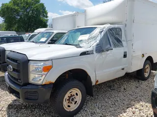 2015 Ford F-250 XL с VIN 1FDBF2B60FED21726, выставлен на аукционе IAAI как лот 42459683 с пробегом 355 935 миль миль и . История ставок и продаж доступна на DreamBid. Изображение 16.