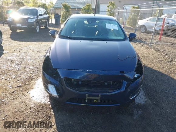 2013 Volvo S60 T5 with VIN YV1612FH3D2189120, listed as a IAAI auction lot 41971644 with 63,423 mi miles. Bid and sale history available at carsss.com. Image 13.