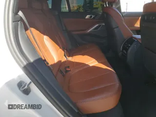 2023 BMW X6 xDrive40i z VIN 5UXCY6C04P9P49005, wystawiony jako Copart lot #51974695 z przebiegiem 30 421 mil mil oraz Szkoda całkowita • Salvage title. Historia ofert i sprzedaży dostępna na DreamBid. Obrazek 11.