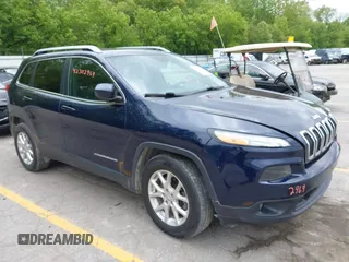 2016 Jeep Cherokee Latitude z VIN 1C4PJMCB2GW145287, wystawiony jako IAAI lot #42302969 z przebiegiem 124 974 mil mil oraz . Historia ofert i sprzedaży dostępna na DreamBid. Obrazek 1.