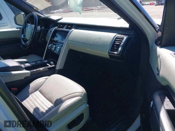2019 Land Rover Discovery HSE Luxury with VIN SALRT2RK8KA080555, listed as a IAAI auction lot 41833340 with 122,111 mi miles. Bid and sale history available at carsss.com. Image 5.