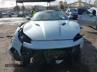 2022 Ferrari Portofino z VIN ZFF02RPA0N0278807, wystawiony jako IAAI lot #41012890 z przebiegiem 5325 mil mil oraz . Historia ofert i sprzedaży dostępna na DreamBid. Obrazek 13.