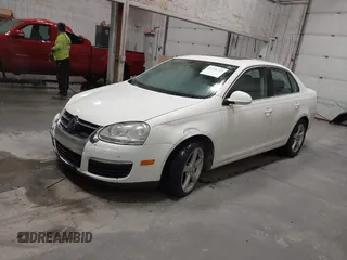 2008 Volkswagen Jetta Sedan SE with VIN 3VWRM71K88M133146, listed as a IAAI auction lot 41376732 with 1 mi miles. Bid and sale history available at carsss.com. Image 2.