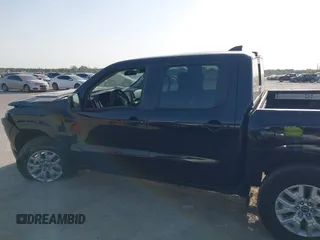 2024 Nissan Frontier SL z VIN 1N6ED1EJ5RN667709, wystawiony jako IAAI lot #42023149 z przebiegiem 3 335 mil mil oraz . Historia ofert i sprzedaży dostępna na DreamBid. Obrazek 14.