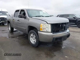 2007 Chevrolet Silverado 1500 LTZ with VIN 2GCEK13M571637081, listed as a IAAI auction lot 41085702 with 202,998 mi miles. Bid and sale history available at carsss.com. Image 1.