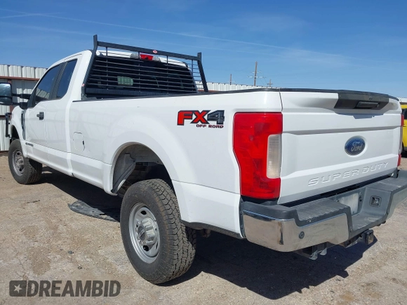 2018 Ford F-250 XL z VIN 1FT7X2BT7JEB31878, wystawiony jako IAAI lot #41852187 z przebiegiem 230 879 mil mil oraz . Historia ofert i sprzedaży dostępna na DreamBid. Obrazek 3.