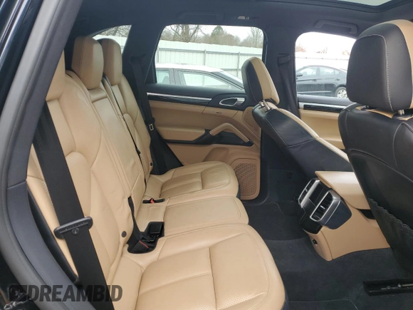 2016 Porsche Cayenne z VIN WP1AA2A29GKA15722, wystawiony jako Copart lot #43627915 z przebiegiem 125 579 mil mil oraz Szkoda całkowita • Salvage title. Historia ofert i sprzedaży dostępna na DreamBid. Obrazek 10.
