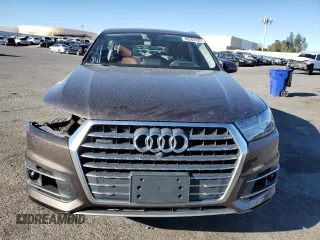 2017 Audi Q7 Prestige z VIN WA1VAAF7XHD054613, wystawiony jako Copart lot #49283225 z przebiegiem 132 181 mil mil oraz Szkoda całkowita • Salvage title. Historia ofert i sprzedaży dostępna na DreamBid. Obrazek 5.