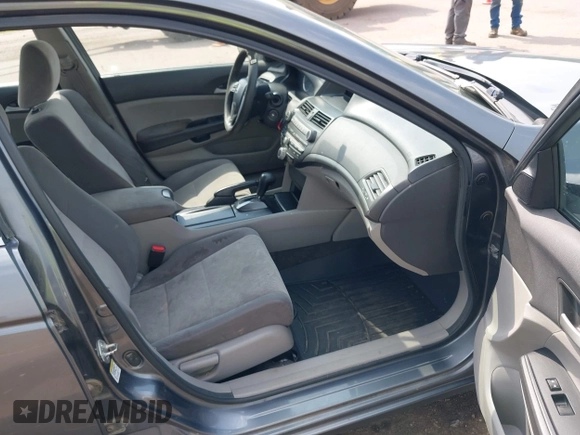 2010 Honda Accord LX z VIN 1HGCP2F3XAA126370, wystawiony jako IAAI lot #42482055 z przebiegiem 356 466 mil mil oraz . Historia ofert i sprzedaży dostępna na DreamBid. Obrazek 5.
