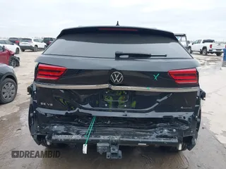 2023 Volkswagen Atlas SE z VIN 1V2KE2CA8PC225834, wystawiony jako IAAI lot #41330975 z przebiegiem 13 629 mil mil oraz . Historia ofert i sprzedaży dostępna na DreamBid. Obrazek 16.