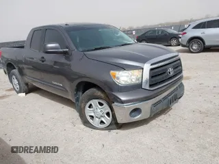 2011 Toyota Tundra z VIN 5TFRM5F15BX027102, wystawiony jako IAAI lot #41811031 z przebiegiem 105 679 mil mil oraz . Historia ofert i sprzedaży dostępna na DreamBid. Obrazek 1.