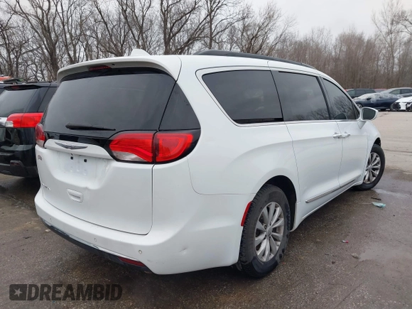 2017 Chrysler Pacifica Touring L with VIN 2C4RC1BG4HR583463, listed as a IAAI auction lot 41487599 with 180,459 mi miles and . Bid and sale history available at DreamBid. Image 4.