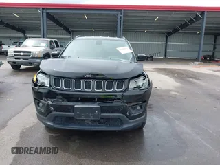 2018 Jeep Compass Latitude z VIN 3C4NJDBB7JT232821, wystawiony jako IAAI lot #42509561 z przebiegiem 142 526 mil mil oraz . Historia ofert i sprzedaży dostępna na DreamBid. Obrazek 6.
