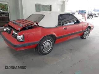 1986 Ford Mustang z VIN 1FABP2738GF131495, wystawiony jako IAAI lot #42437401 z przebiegiem 6 322 mil mil oraz . Historia ofert i sprzedaży dostępna na DreamBid. Obrazek 4.