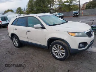 2011 Kia Sorento EX with VIN 5XYKU4A13BG003130, listed as a IAAI auction lot 41209337 with 162,058 mi miles. Bid and sale history available at carsss.com. Image 1.