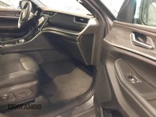 2025 Jeep Grand Cherokee Limited z VIN 1C4RJKBG6S8675253, wystawiony jako IAAI lot #42503091 z przebiegiem 4 975 mil mil oraz . Historia ofert i sprzedaży dostępna na DreamBid. Obrazek 5.