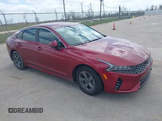2023 Kia K5 LXS z VIN 5XXG14J21PG196297, wystawiony jako IAAI lot #41833739 z przebiegiem 35 251 mil mil oraz . Historia ofert i sprzedaży dostępna na DreamBid. Obrazek 1.