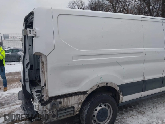 2016 Ford Transit Cargo z VIN 1FTYR2ZM7GKA78803, wystawiony jako IAAI lot #41364048 z przebiegiem 118 833 mil mil oraz . Historia ofert i sprzedaży dostępna na DreamBid. Obrazek 6.