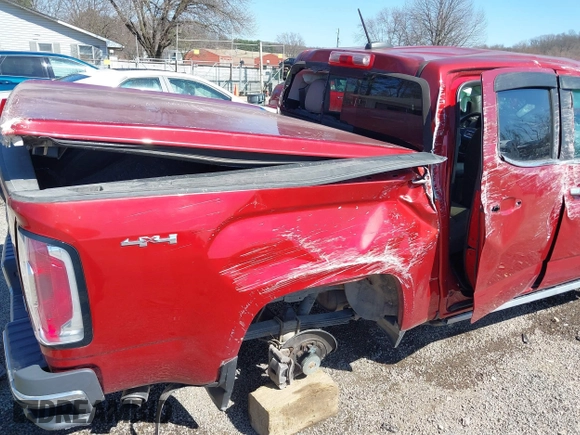 2015 GMC Canyon 4WD SLT z VIN 1GTG6CE38F1266466, wystawiony jako IAAI lot #41822501 z przebiegiem 26 479 mil mil oraz . Historia ofert i sprzedaży dostępna na DreamBid. Obrazek 14.
