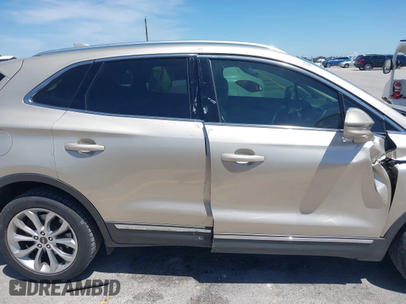 2017 Lincoln MKC Select z VIN 5LMCJ2C91HUL52596, wystawiony jako IAAI lot #42247931 z przebiegiem 81 126 mil mil oraz . Historia ofert i sprzedaży dostępna na DreamBid. Obrazek 13.