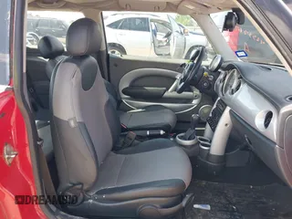2006 MINI Hardtop с VIN WMWRC33536TJ74995, выставлен на аукционе IAAI как лот 42339671 с пробегом 219 625 миль миль и . История ставок и продаж доступна на DreamBid. Изображение 5.