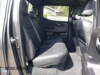 2022 Toyota Tacoma SR5 z VIN 3TMDZ5BN7NM140340, wystawiony jako IAAI lot #42060227 z przebiegiem 25 992 mil mil oraz . Historia ofert i sprzedaży dostępna na DreamBid. Obrazek 8.