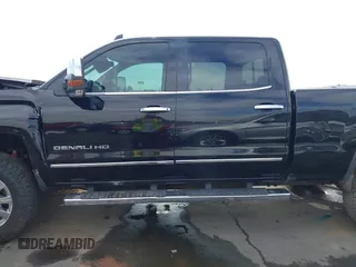 2015 GMC Sierra 2500HD Denali z VIN 1GT120E86FF667058, wystawiony jako IAAI lot #42212058 z przebiegiem 104 069 mil mil oraz . Historia ofert i sprzedaży dostępna na DreamBid. Obrazek 14.