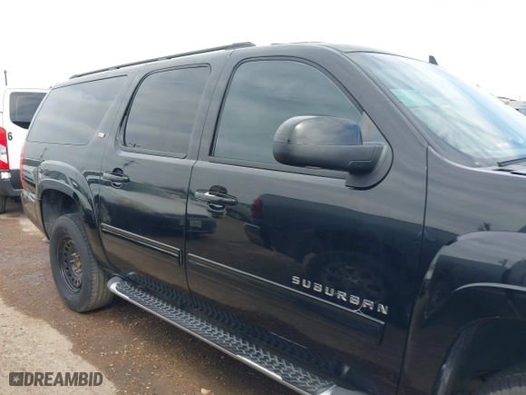 2010 Chevrolet Suburban LT with VIN 1GNUKJE39AR175422, listed as a IAAI auction lot 41561047 with 1 mi miles. Bid and sale history available at carsss.com. Image 13.
