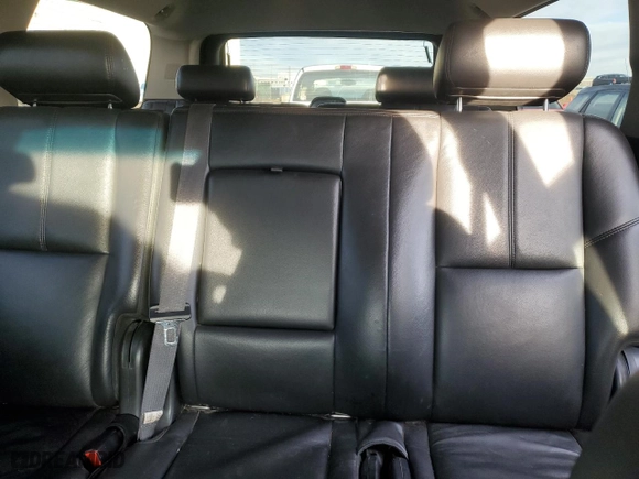 2010 Chevrolet Suburban LT with VIN 1GNUKJE33AR138995, listed as a Copart auction lot 46938435 with 281,335 mi miles and Clean Title. Bid and sale history available at carsss.com. Image 10.