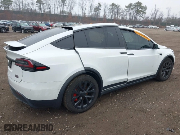 2022 Tesla Model X Plaid z VIN 7SAXCBE67NF339557, wystawiony jako IAAI lot #41825360 z przebiegiem 70 mil mil oraz . Historia ofert i sprzedaży dostępna na DreamBid. Obrazek 4.