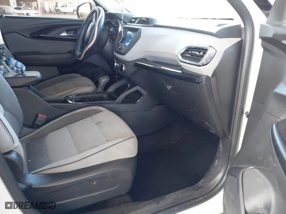 2021 Chevrolet TrailBlazer LT with VIN KL79MPS23MB145396, listed as a IAAI auction lot 41130872 with 84,646 mi miles. Bid and sale history available at carsss.com. Image 5.