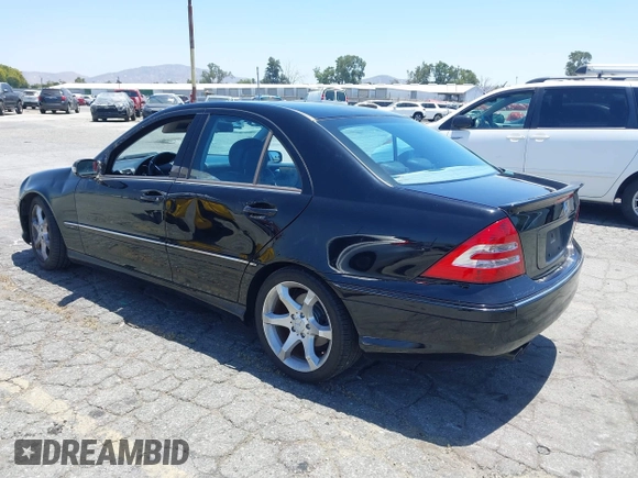2007 Mercedes-Benz C 230 Sport z VIN WDBRF52HX7F888302, wystawiony jako IAAI lot #42539712 z przebiegiem 151 263 mil mil oraz . Historia ofert i sprzedaży dostępna na DreamBid. Obrazek 3.
