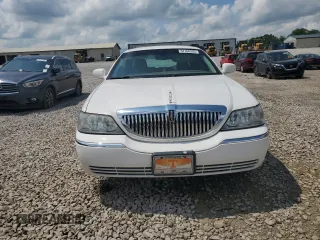 2008 Lincoln Town Car Limited z VIN 2LNHM82V38X660959, wystawiony jako Copart lot #57168355 z przebiegiem 194 630 mil mil oraz Szkoda całkowita • Salvage title. Historia ofert i sprzedaży dostępna na DreamBid. Obrazek 5.