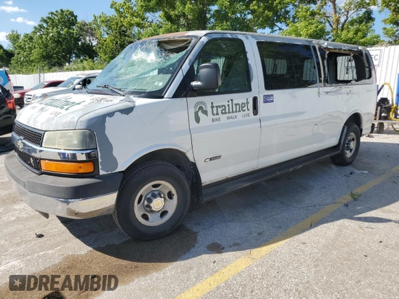 2003 Chevrolet Express Passenger with VIN 1GAHG39UX31231081, listed as a Copart auction lot 62132445 with 207,650 mi miles and Salvage title. Bid and sale history available at DreamBid. Image 1.