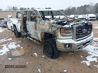2015 GMC Sierra 2500HD SLT z VIN 1GT12ZE85FF604070, wystawiony jako IAAI lot #41617860 z przebiegiem Nie podano mil oraz . Historia ofert i sprzedaży dostępna na DreamBid. Obrazek 1.