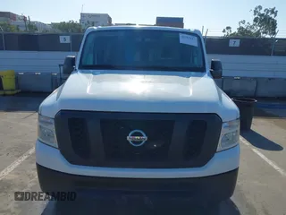 2018 Nissan NV Cargo S z VIN 1N6BF0KM4JN814628, wystawiony jako IAAI lot #42282183 z przebiegiem 128 289 mil mil oraz . Historia ofert i sprzedaży dostępna na DreamBid. Obrazek 13.