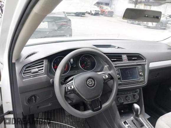 2018 Volkswagen Tiguan S with VIN 3VV1B7AX8JM032990, listed as a IAAI auction lot 42279807 with 74,185 mi miles and . Bid and sale history available at DreamBid. Image 20.