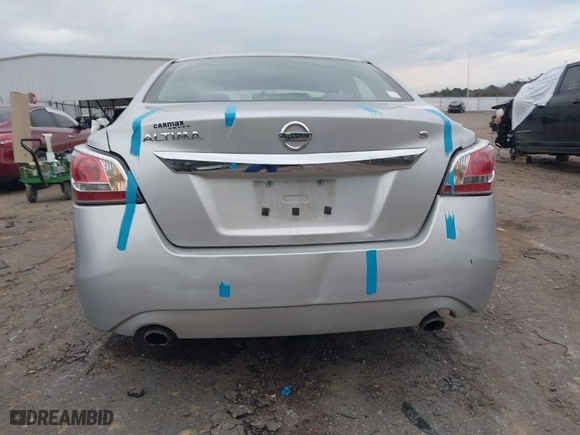 2015 Nissan Altima 2.5 S with VIN 1N4AL3AP4FC135410, listed as a IAAI auction lot 41703965 with 174,716 mi miles. Bid and sale history available at carsss.com. Image 6.