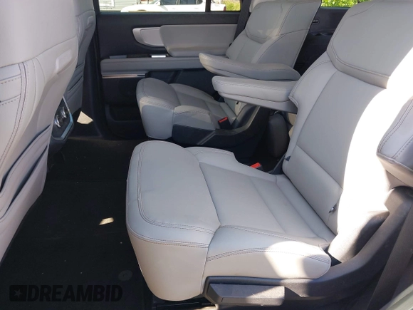 2025 Ford Expedition XLT с VIN 1FMJU1J85SEA23004, выставлен на аукционе IAAI как лот 42395289 с пробегом 1 917 миль миль и . История ставок и продаж доступна на DreamBid. Изображение 8.