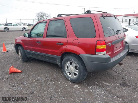 2004 Ford Escape XLT with VIN 1FMCU03114KA54144, listed as a IAAI auction lot 41908703 with 238,791 mi miles. Bid and sale history available at carsss.com. Image 3.