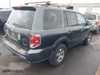 2006 Honda Pilot EX-L with VIN 2HKYF18526H563831, listed as a IAAI auction lot 41255427 with 237,074 mi miles. Bid and sale history available at carsss.com. Image 4.