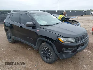 2019 Jeep Compass Trailhawk z VIN 3C4NJDDB5KT618149, wystawiony jako IAAI lot #41959320 z przebiegiem 99 795 mil mil oraz . Historia ofert i sprzedaży dostępna na DreamBid. Obrazek 1.