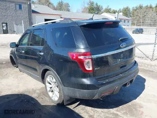 2014 Ford Explorer XLT with VIN 1FM5K8D87EGA15409, listed as a IAAI auction lot 41768883 with 121,207 mi miles. Bid and sale history available at carsss.com. Image 3.