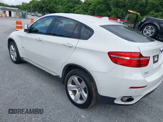 2013 BMW X6 xDrive35i z VIN 5UXFG2C59DL788319, wystawiony jako IAAI lot #42522879 z przebiegiem 158 589 mil mil oraz . Historia ofert i sprzedaży dostępna na DreamBid. Obrazek 3.