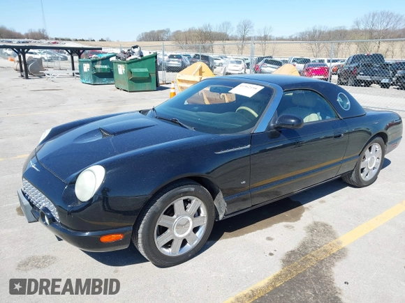 2004 Ford Thunderbird Deluxe z VIN 1FAHP60AX4Y103613, wystawiony jako IAAI lot #41962198 z przebiegiem 81 765 mil mil oraz . Historia ofert i sprzedaży dostępna na DreamBid. Obrazek 2.